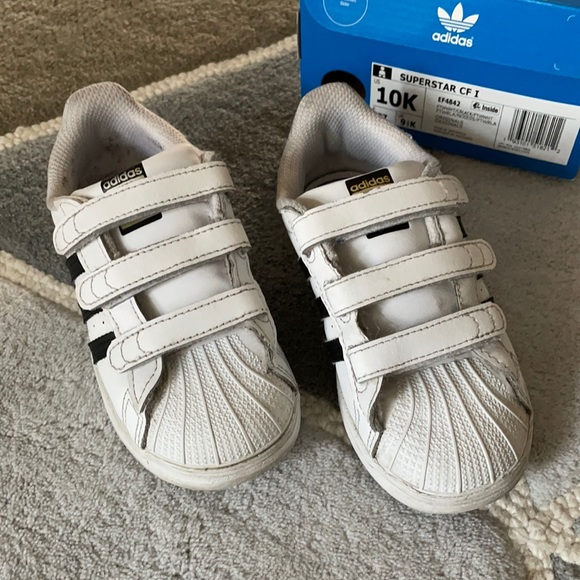 Adidas Superstar Velcro Sneakers w/ Box size 10 Adidas Superstar Velcro Sneakers w/ Box size 10